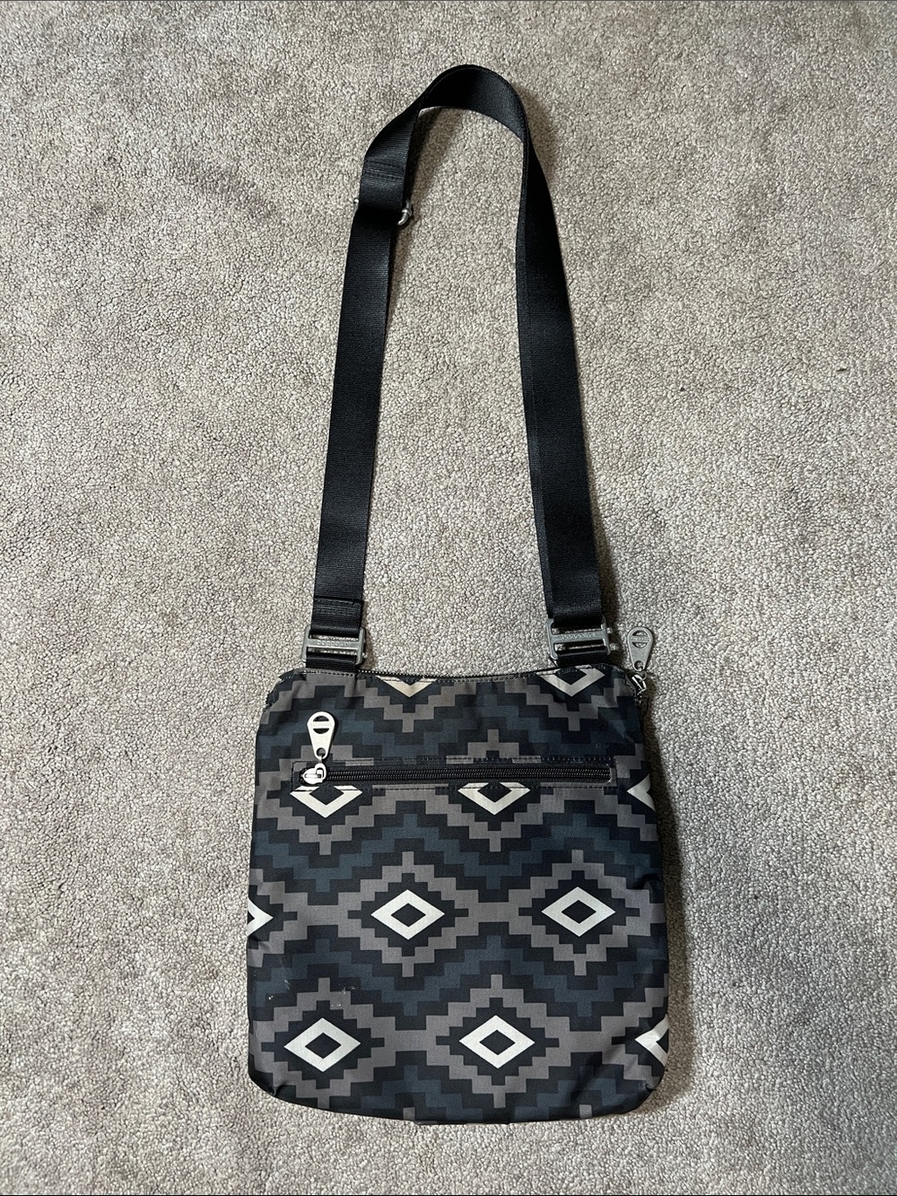 Baggallini Crossbody Bag Southwest Print Travel Bag Black Grey - Picture 2 of 6